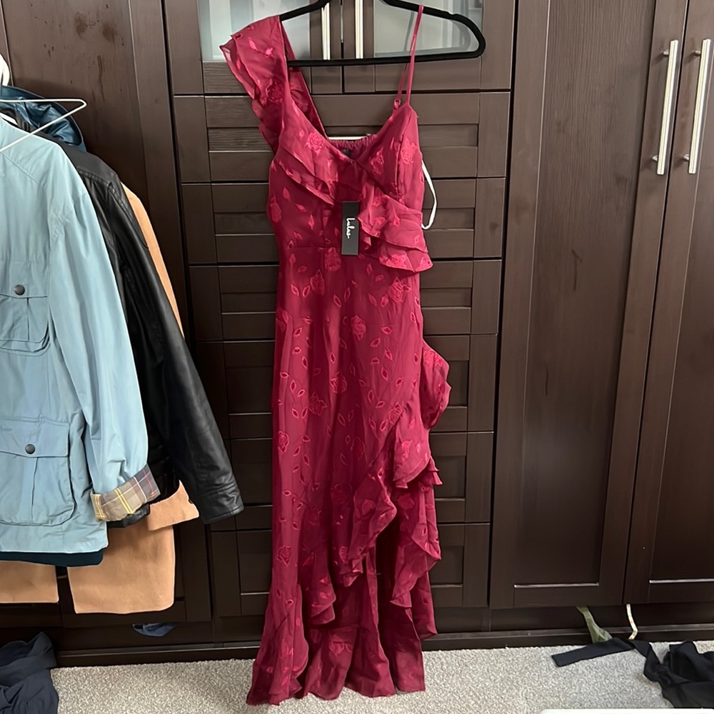 Lulu’s red cocktail dress